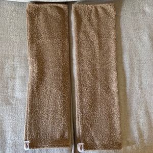 Rubia wear leg warmers